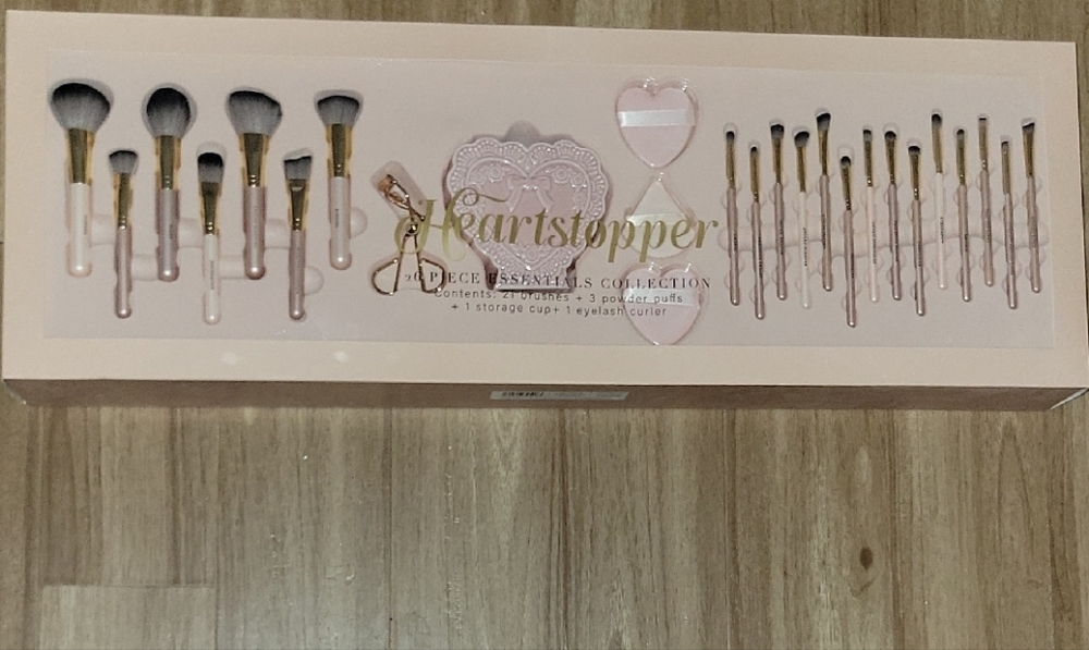 Heartstopper 26 Pieces  Makeup Brush Set